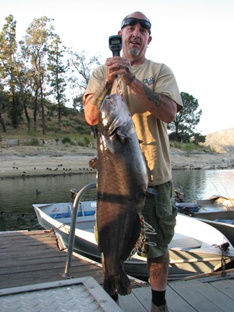 Eric Dickerhoff 21 Mar 33.2lb Blue Catfish Log Boom Large File - Copy.jpg